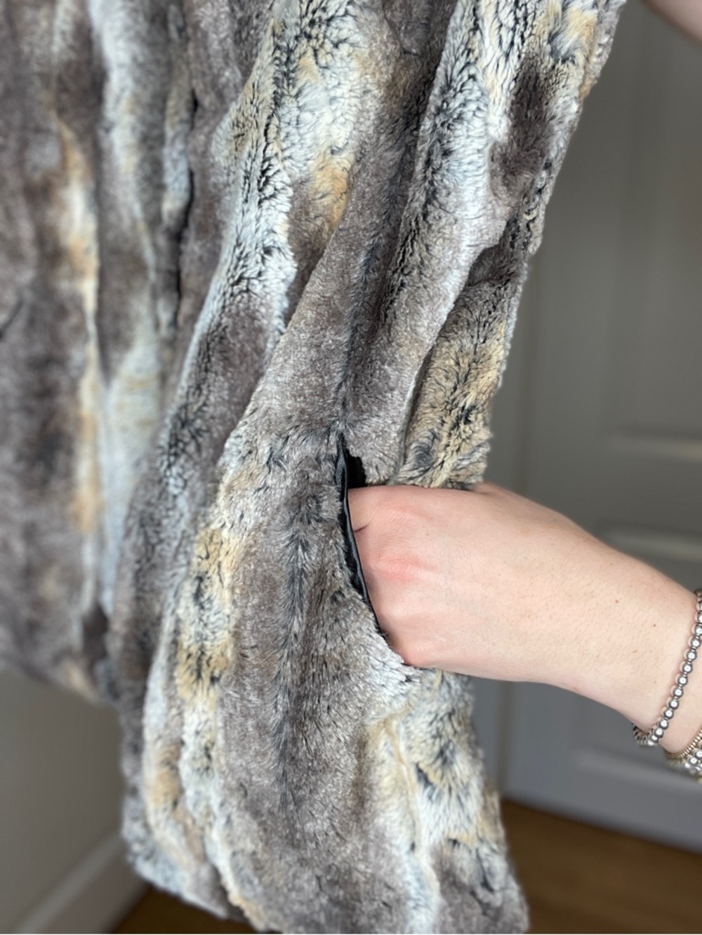Hilary MacMillan Faux Fur Open-Front Vest - Picture 5 of 9